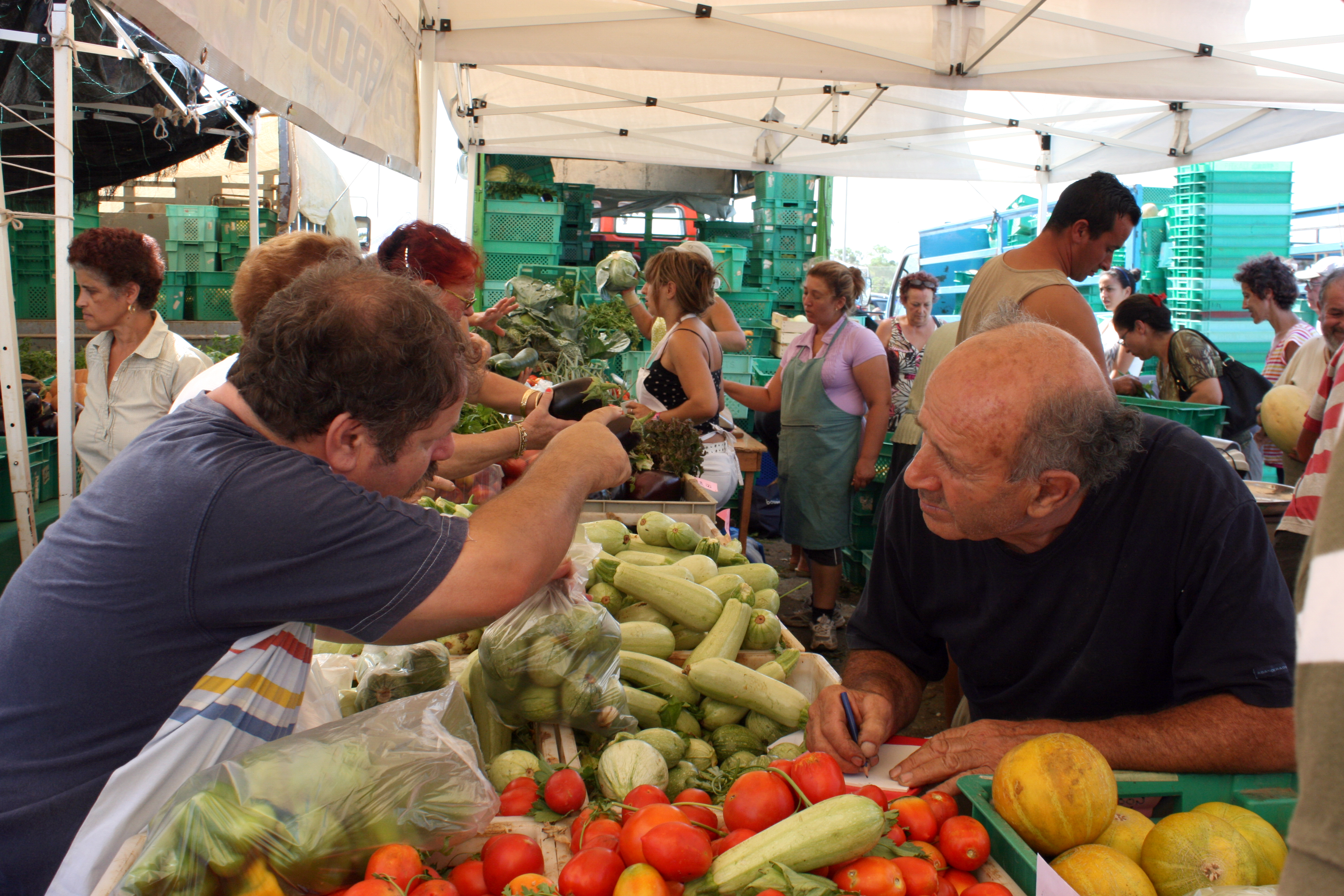 Farmer's market in Ta' Qali. Farmers are selling the freshly harvested fruits and vegetables