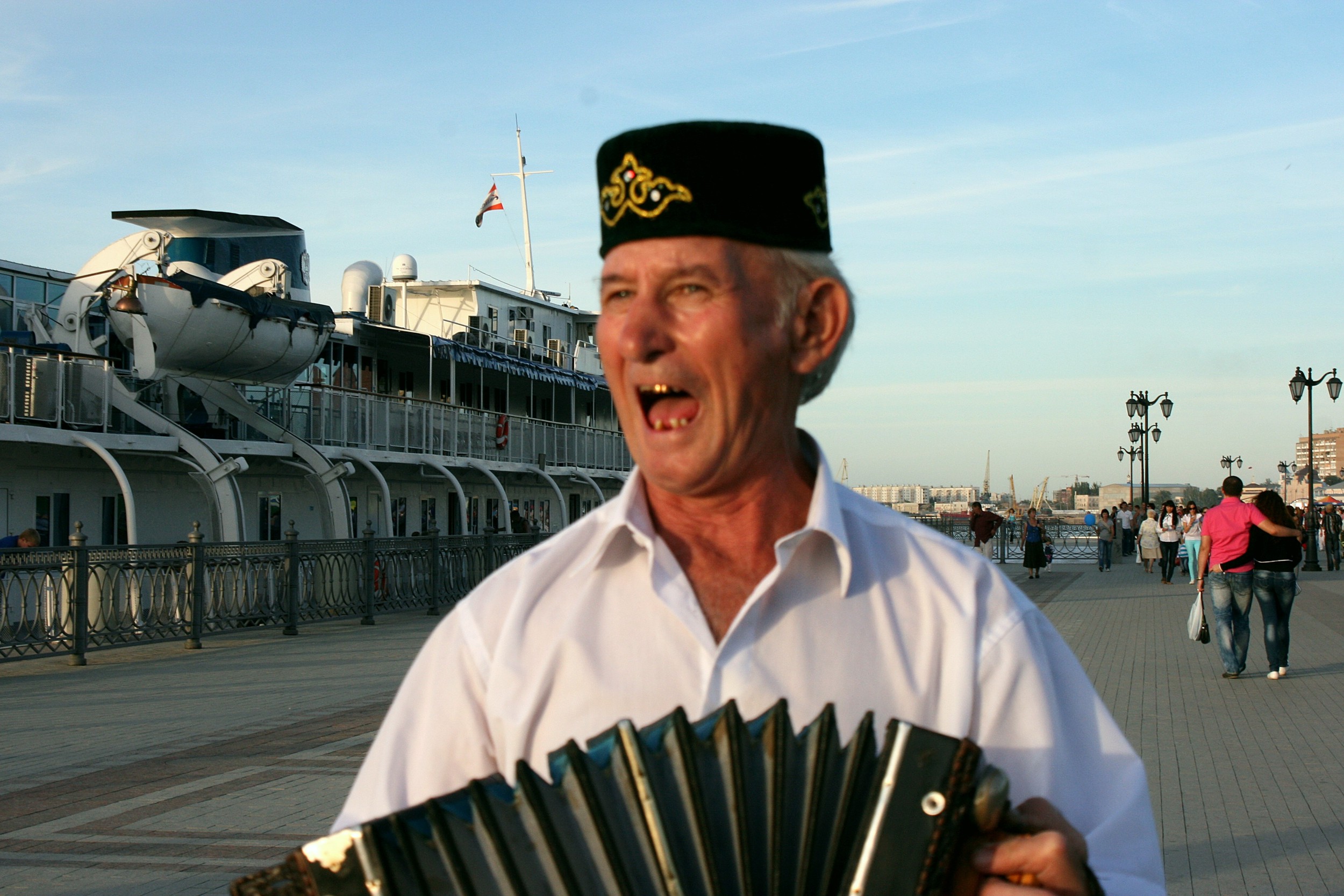 A man with harmonica (Astrakhan, 16th September 2012)